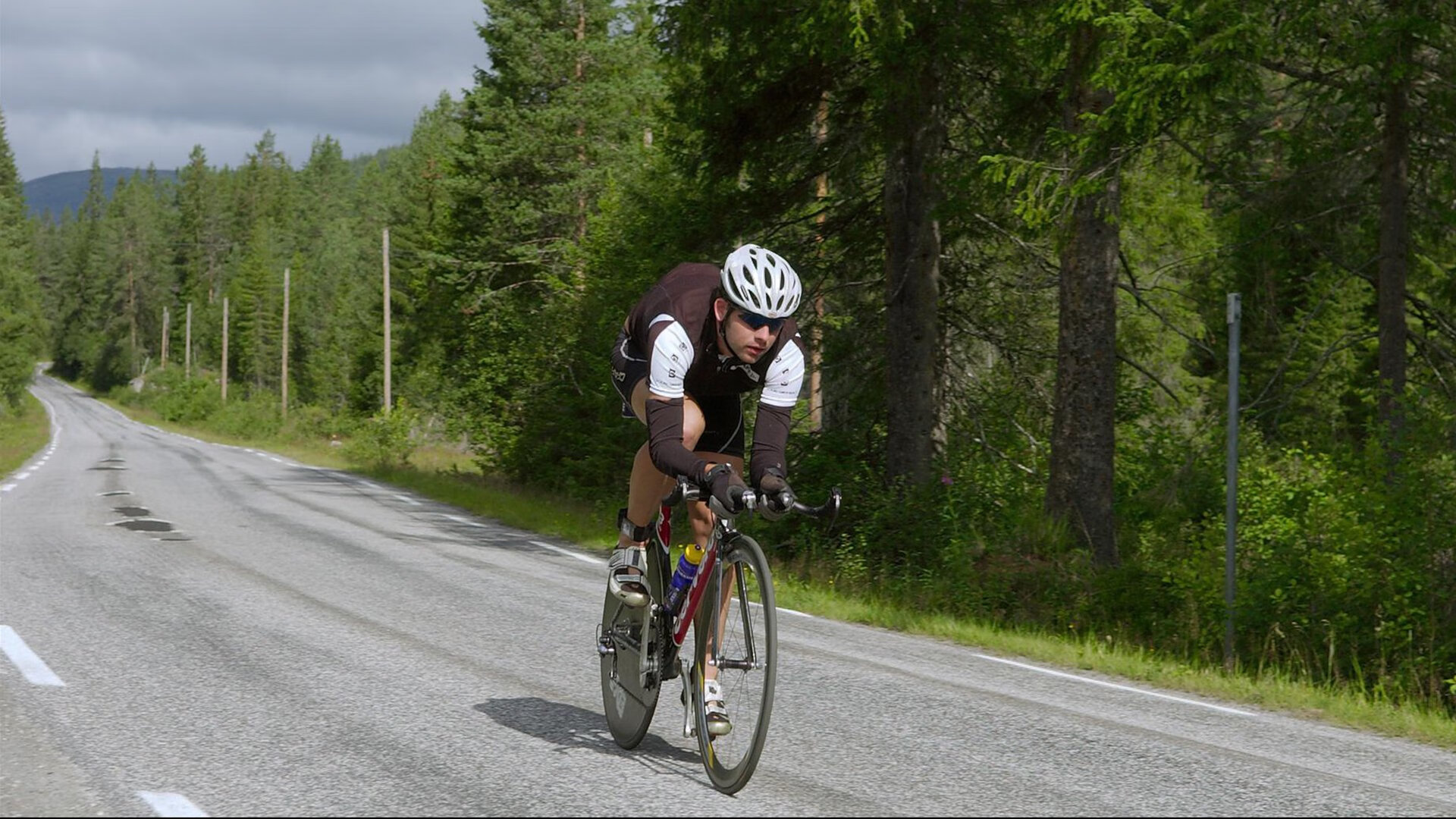 国家队主帅坦言期待年轻球员挑起大梁，国家队主力阵容
